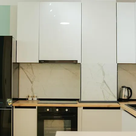 Miku Apartment-elegant 1bd At Olympic